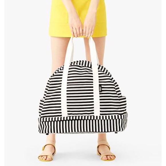 kate spade Handbags - [Kate Spade] EUC weekender/overnight/travel bag